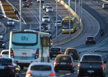 Donos de carros com mais de 10 anos de idade recebem benefício - Imagem: Marcello Casal Jr/Agência Brasil