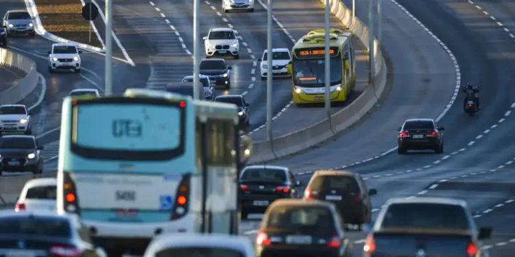 Donos de carros com mais de 10 anos de idade recebem benefício - Imagem: Marcello Casal Jr/Agência Brasil