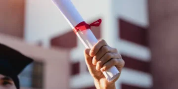Diploma - Reprodução/iStock