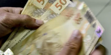 Idosos ganham direito de não pagar dívidas com mudança histórica na lei - Imagem: Marcello Casal Jr/Agência Brasil