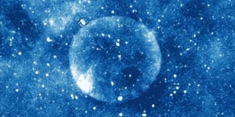 Cientistas estão chocados com descoberta de esfera nunca vista - Imagem: Reprodução/Daily Mail