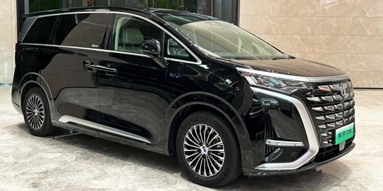 Mercado de luxo aguarda minivans de montadora chinesa - Imagem: Divulgação/BYD