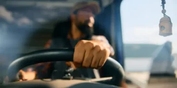 Motorista de Caminhão - Reprodução/iStock