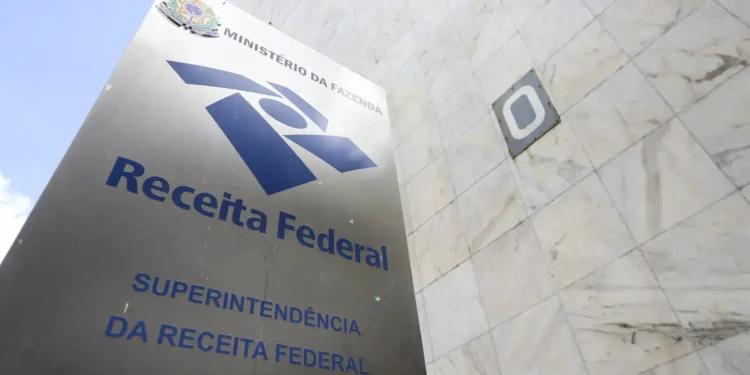 Quem emite nota fiscal precisa abrir aviso da Receita Federal - Imagem: Marcelo Camargo/Agência Brasil