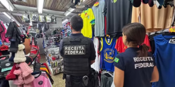 Operação da Receita Federal combate venda de produtos falsificados em centro comercial no Santuário Nacional de Aparecida — Foto: Receita Federal/Divulgação