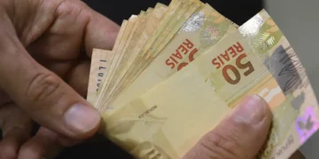 Pagamento de R$ 620,57 pode cair na sua conta HOJE (19) - Imagem: Marcello Casal Jr/Agência Brasil