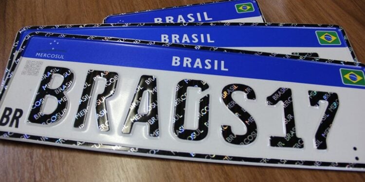 Entenda quando é obrigatória a troca para a placa Mercosul no Brasil - Imagem: Divulgação/Governo Federal
