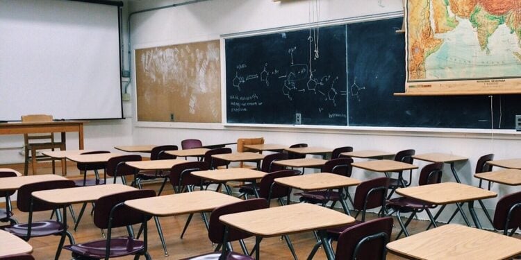 Professor é demitido após dar aula com mitologia para alunos - Imagem: Pixabay