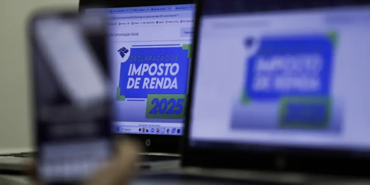 Receita libera datas do 2º lote de restituição do IR 2025 - Imagem: Joédson Alves/Agência Brasil