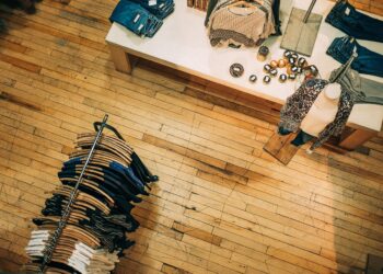 Lojas de marca de roupas famosa estão sendo encerradas - Imagem: Pixabay