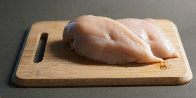 Corte do frango pode mudar a textura da carne