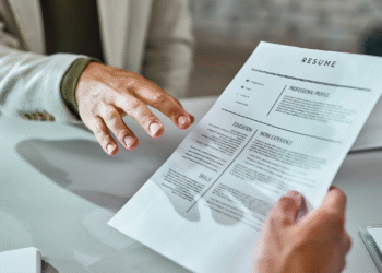 Recrutadores identificam mentiras em currículos com técnicas simples