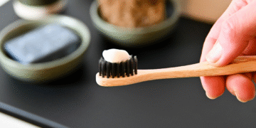 Mistura mágica ajuda a remover tártaro dos dentes e deixa com hálito fresco