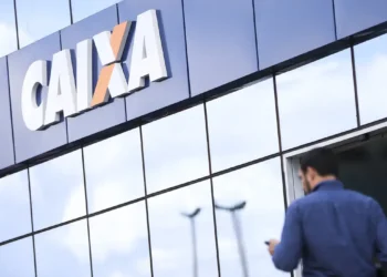 Quem com carteira assinada pode sacar na CAIXA valor surpreendente - Imagem: Marcelo Camargo/Agência Brasil