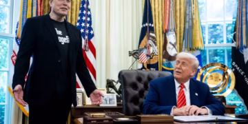 Elon Musk defende Trump e critica exagero em ataques - Imagem: Francis Chung/Bloomberg