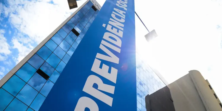 Idosos vão receber depósito do INSS com reajuste - Imagem: Marcello Casal Jr/Agência Brasil