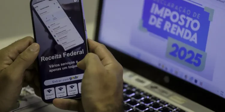 Saiba como retificar a declaração do Imposto de Renda 2025 - Imagem: Joédson Alves/Agência Brasil