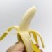 Comer banana e dirigir pode dar multa de R$ 2.934,70 - Imagem: Pixabay