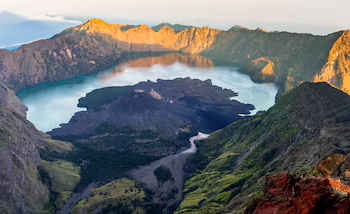 Monte Rinjani, na Indonésia. Foto: farizun amrod/Adobe Stock
