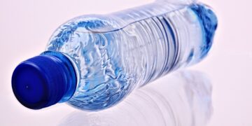 Você vai se surpreender com a quantidade de água que deve beber por dia - Imagem: Pixabay