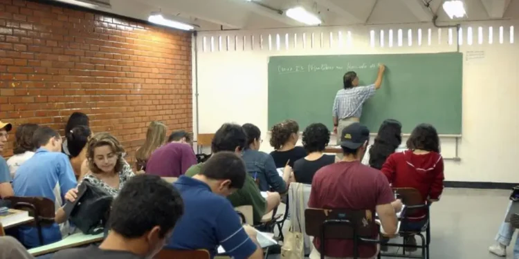 Universitários poderão acumular mais de um benefício com nova regra - Imagem: Agência Brasil