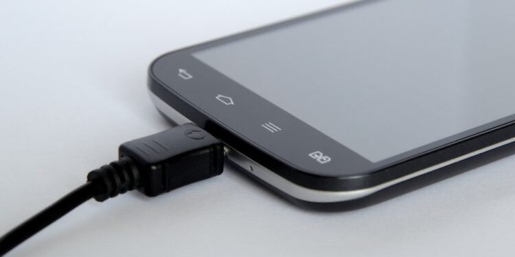 Carregar celulares em USB tem um grande perigo chamado Juice Jacking - Imagem: Pixabay