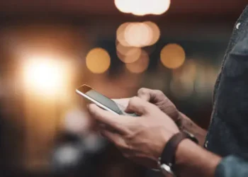 Chamada de telefone - Reprodução/iStock