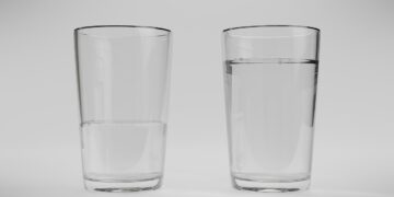 Teorias da conspiração são criadas por causa de copo com água no espaço - Imagem: Pixabay