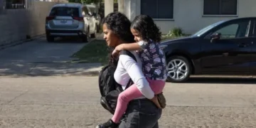Criança corre risco de ser deportada e pode morrer caso aconteça - Imagem: Getty Images