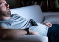 Dormindo com a TV ligada - Reprodução