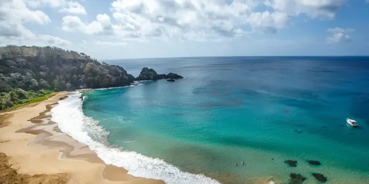 Famílias estão buscando essa ilha que quase ninguém conhece no Brasil - imagem: Fernando de Noronha/Divulgação/Embratur