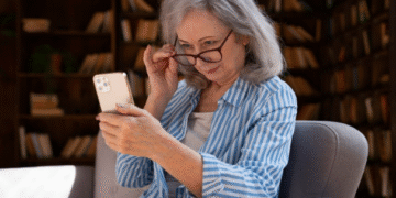 aposentadoria idosa no celular
