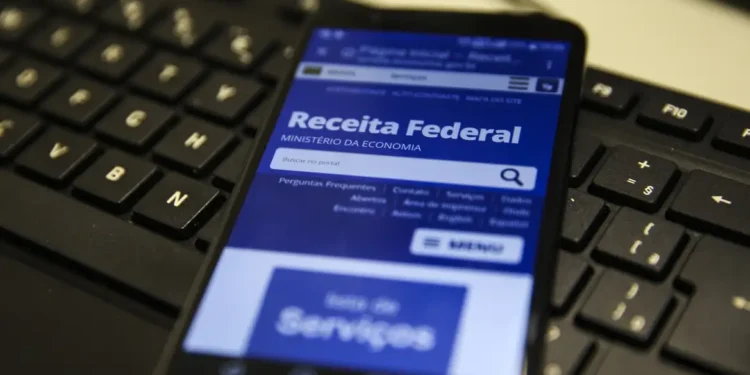 Aprenda a resolver quando cair na malha fina do Imposto de Renda - Imagem: Marcello Casal Jr/Agência Brasil