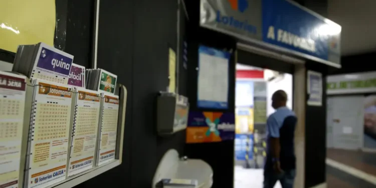 Apostador não verifica os números e fica sem saber que está milionário - Imagem:  Tânia Rêgo/Agência Brasil