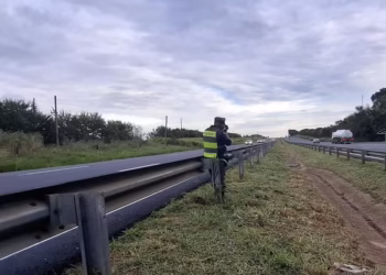 Motociclista é pego a 225 km/h e leva multa de R$ 880 - Divulgação/Polícia Rodoviária