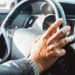 Motorista idoso - Reprodução/iStock