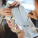 Pintando o cabelo - Reprodução/iStock