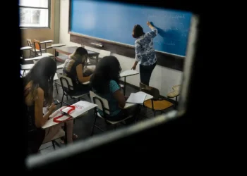 Professores vão ter reajuste acima de 6% nos salários - Imagem: Tânia Rêgo/Agência Brasil