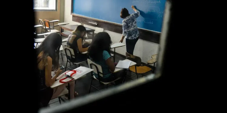 Professores vão ter reajuste acima de 6% nos salários - Imagem: Tânia Rêgo/Agência Brasil