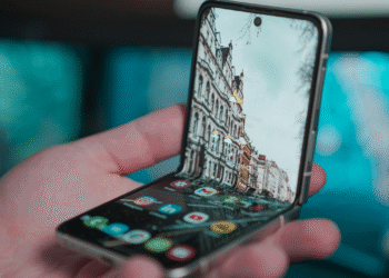 Próximos celulares dobráveis vão se consertar sozinhos