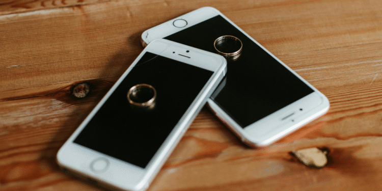 Estudo mostra que o casamento pode acabar com o celular