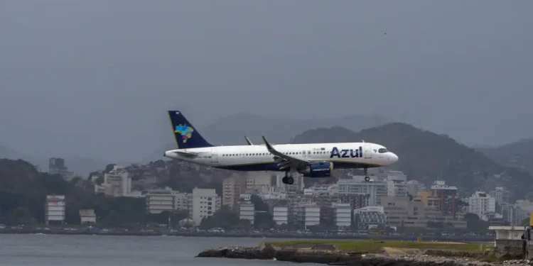 Pouso de emergência da Azul deixou aeroporto fechado por 30 minutos - Imagem: Tomaz Silva/Agência Brasil