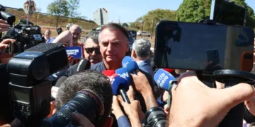 Tornozeleira eletrônica: Bolsonaro é proibido de acessar redes sociais e falar com filho - Imagem: Antônio Cruz / Agência Brasil