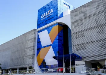 Lista de quem tem direito a um salário mínimo extra da Caixa e BB - Imagem: Marcelo Camargo/Agência Brasil