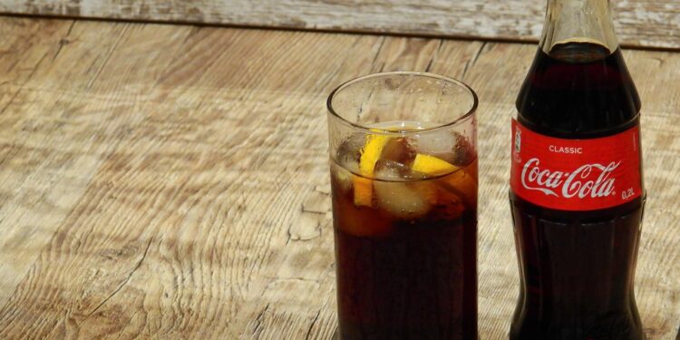 Coca-Cola vai ser produzida com açúcar de cana nos EUA após taxas - Imagem: Pixabay