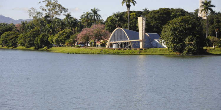 Lagoa da Pampulha continua imprópria para banho apesar de bilhões investidos - Imagem: Divulgação/Prefeitura de Belo Horizonte