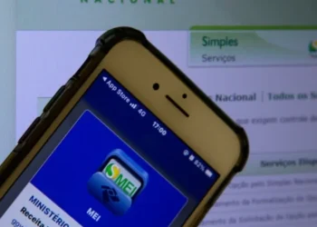 Mais de 570 mil MEIs foram desenquadrados por sair das regras - Imagem: Agência Brasil