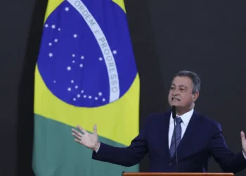 Rui Costa afirma que aposentadoria não deve ser desvinculada do salário mínimo - Imagem: José Cruz/Agência Brasil