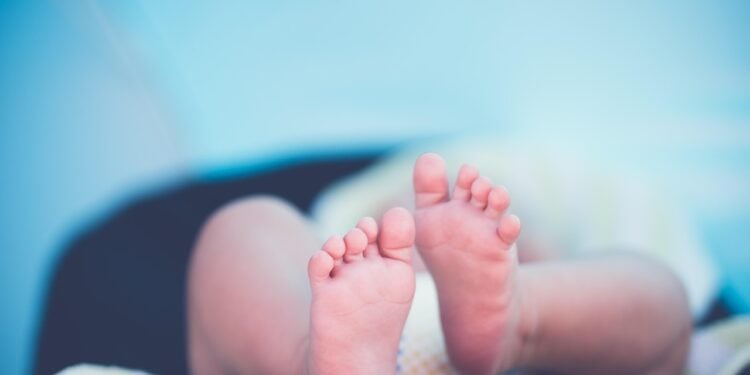 Bebê de 1 ano morre asfixiado dormindo ao lado da mãe - Imagem: Pixabay