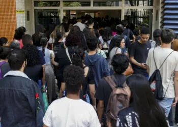Bolsas confirmadas de até R$ 500 para estudantes de baixa renda - Imagem: Paulo Pinto/Agência Brasil